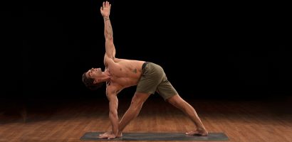 how-to-do-triangle-pose-in-yoga-(trikonasana)