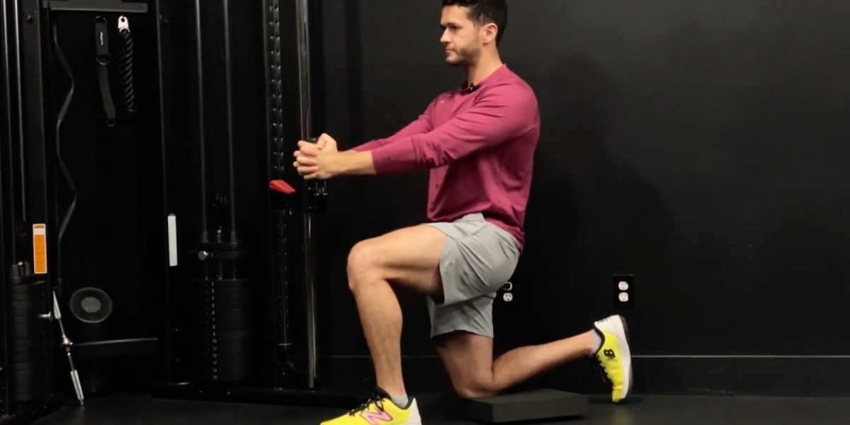 how-to-do-the-half-kneeling-pallof-press-for-core-strength-and-full-body-stability