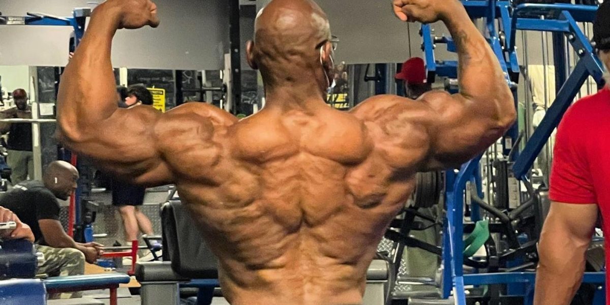 captivating-bodybuilder-fred-“biggie”-smalls-trains-arms-for-2023-masters-olympia