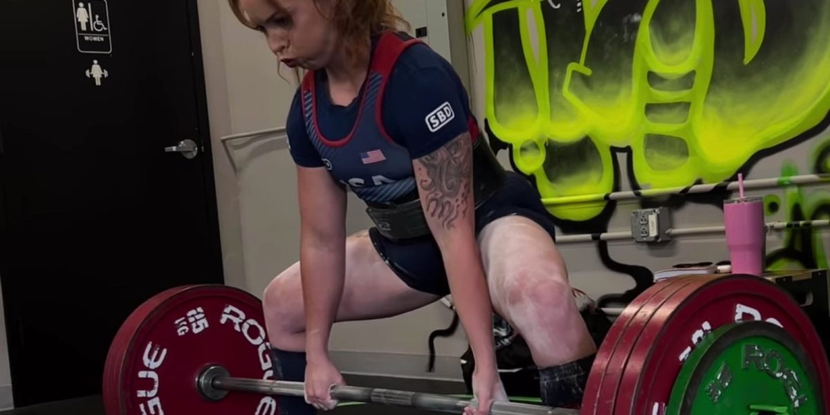 powerlifter-heather-connor-(47-kg)-deadlifts-195-kilograms-(430-pounds)-in-training,-unofficially-breaks-her-own-world-record