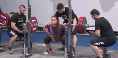 amanda-lawrence-(84-kg)-wins-2023-ipf-world-championships,-breaks-own-squat-world-record-with-249-kilograms-(549-pounds)