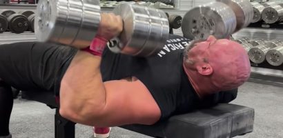 brian-shaw-benches-91-kilogram-(200-pound)-dumbbells-for-5-fast-reps-before-his-final-strongman-contest