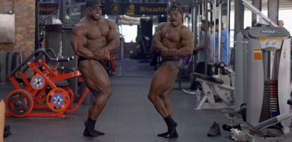 classic-physique-competitor-terrence-ruffin-trains-delts-with-former-mr.-olympia-brandon-curry 