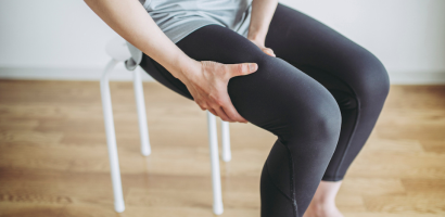 got-hip-or-knee-pain?-these-it-band-stretches-can-help