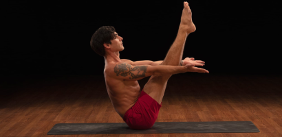 how-to-do-boat-pose-in-yoga-(navasana)