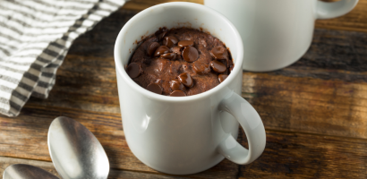 mug-cake-de-moca-con-menta-y-chispas-de-chocolate