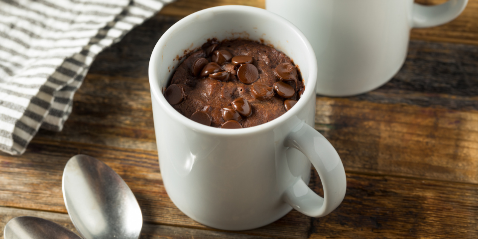 mug-cake-de-moca-con-menta-y-chispas-de-chocolate